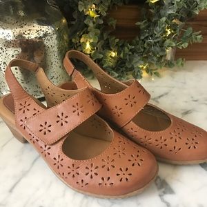 Softspots Mary Jane style size 9W